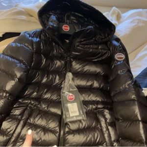 Colmar jacka - Säljer nu min colmar jacka som är perfekt nu till vintern💗 bilden är lånad och min är i marinblå men det är exakt samma modell men det är bara att fråga om egna bilder💗jackan är i super bra skick och är som ny💗