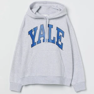 Yale Hoodie - Superskön oversize hoodie från Yale kollektionen på HM 💙