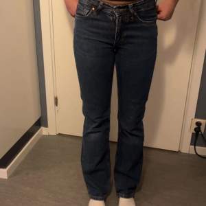 Köpte jeansen i januari för 699, Jeansen är i bra skick. Säljer för att dom inte används längre💕