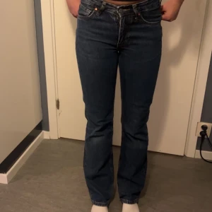 Low stright 570 jeans - Köpte jeansen i januari för 699, Jeansen är i bra skick. Säljer för att dom inte används längre💕