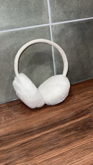 Vita öronmuffar - Vita öronmuffar med justerbar höjd Aldrig använda