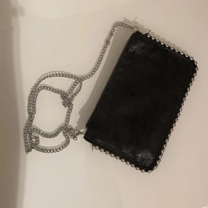 Väska  - Cool väska från zara. Oanvänd! 
