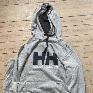 Hellyhansen hoodie - hello hansen hoodie som är i väldigt bra skick