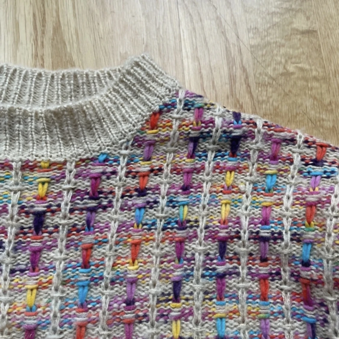 Stickad färgglad tröja - 91