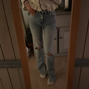 Jeans - Använda flertal gånger, men ändå i bra skick. 