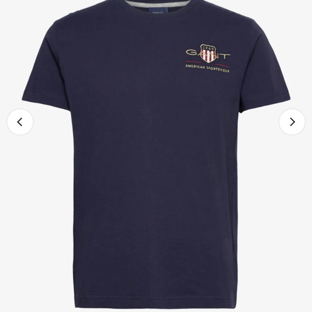 Gant t shirt i storlek 176 (16år). inga defekter, aldrig använd så den är som ny. ny pris ligger runt 400kr. T-shirts.