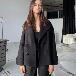 Design by si kappa - Säljer denna super snygga kappa som inte kommer till någon användning💞 Skriv till mig innan du köper plagget!!!! Använd fåtal gånger 