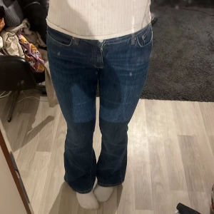Jeans - Mörkblåa jeans som aldrig använts!! Är i bra skick och har inga skador🙏🏻