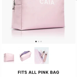 Caia Necessär  - Säljer en helt ny oanvänd caia necessär då jag fick 2 när ja fyllde år😅 Helt oanvänd, skriv för fler bilder!