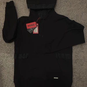 Hugo hoodie - Hugo hoodie. Ganska ny, skick 8/10. Storlek S.  Bara att höra av sig för fler bilder😉
