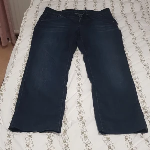 Jeans - Jag sälje r min jeans från mac som är i jätte bra skick. Storlek 42. Köparen står för frakt. 