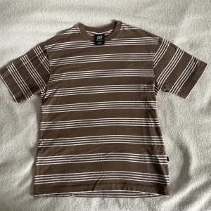 Sweet Sktbs T-shirt  - Oversized/Baggy T-shirt från Sweet Sktbs🔥 Passar Xs/S/M beroende på passformen du vill ha. Hör av dig vid frågor, priset kan diskuteras:)