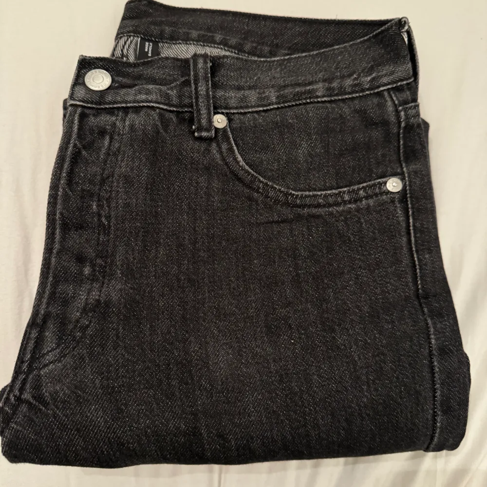 Weekday jeans  Storlek 30/34 Modellen heter KLEAN 200kr Hör av dig vid frågor. Jeans & Byxor.