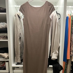 Klänning - Klänning från ginatricot  Aldrig använd prislapp kvar 