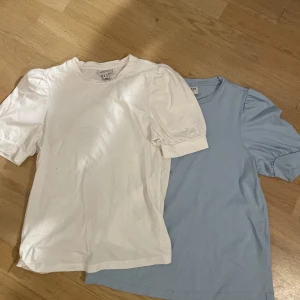 T shirts - Jättefina t-shirts ish från vero Moda/märket aware med puffärmar! Fint skick använda fåtal gånger! En för 70kr båda för 100kr