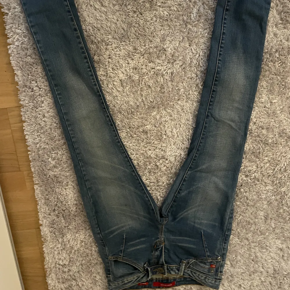 Jätte snygga låg midjade jeans storlek 25🫶🏻. Jeans & Byxor.