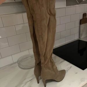 Knähöga stövletter - Lätt använda