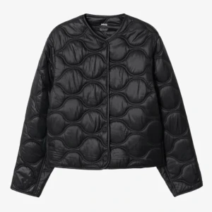 Mangojacka - Säljer min mango jacka som inte säljs längre, den är i jättefint skick och sparsamt använd. Skriv privat för egna bilder, köparen står för frakten💕