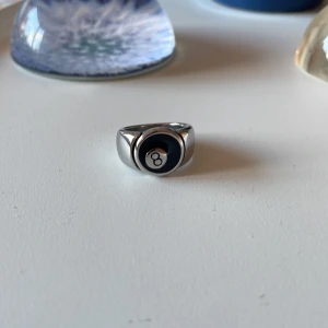 8 ball ring  - Helt ny inga defekter