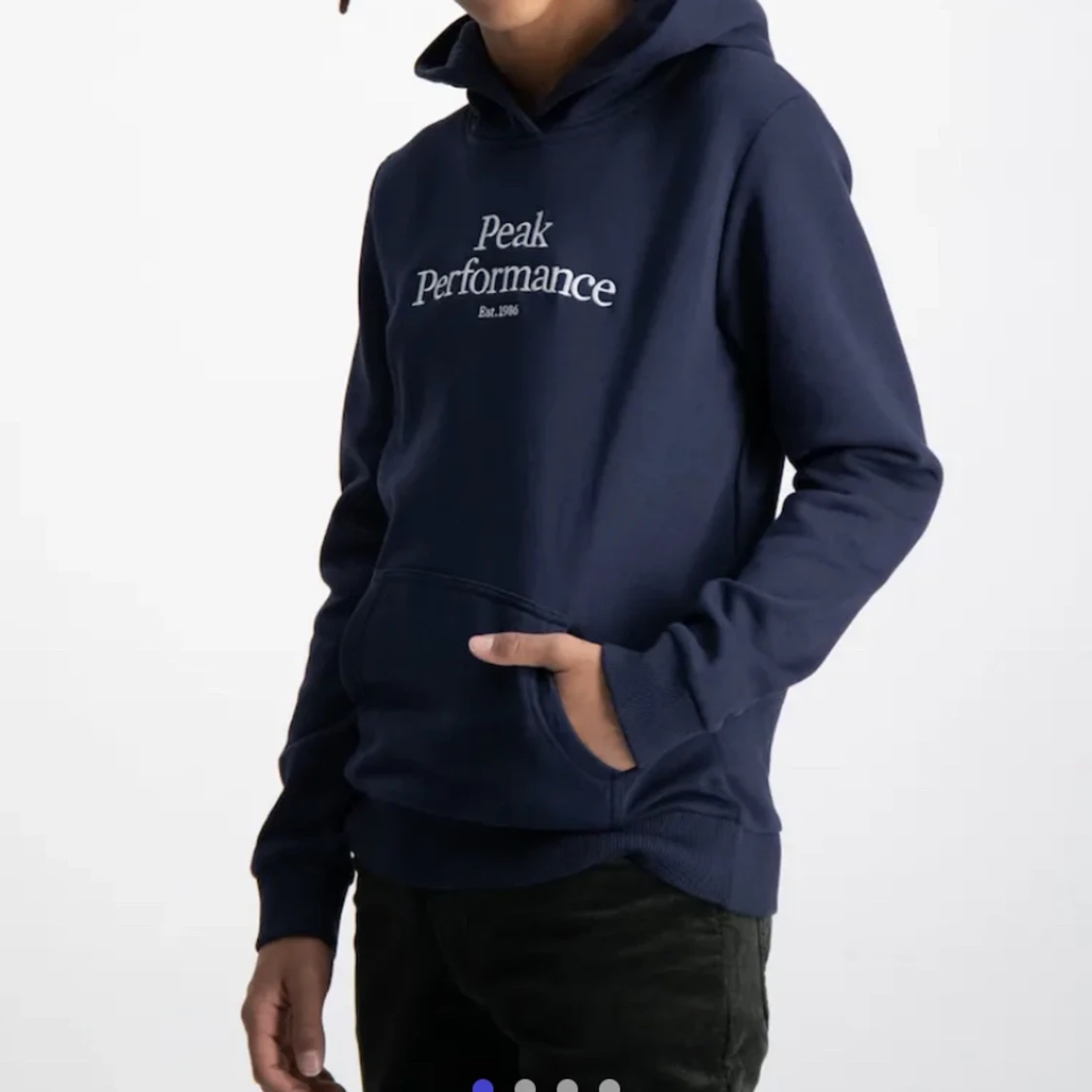 Peak performance hoodie passar både killar och tjejer  - 90