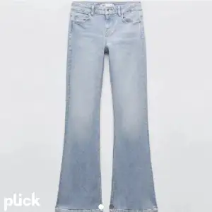 SÖKER!! söker dessa Zara jeans i storlek 34. Kan betala bra💕