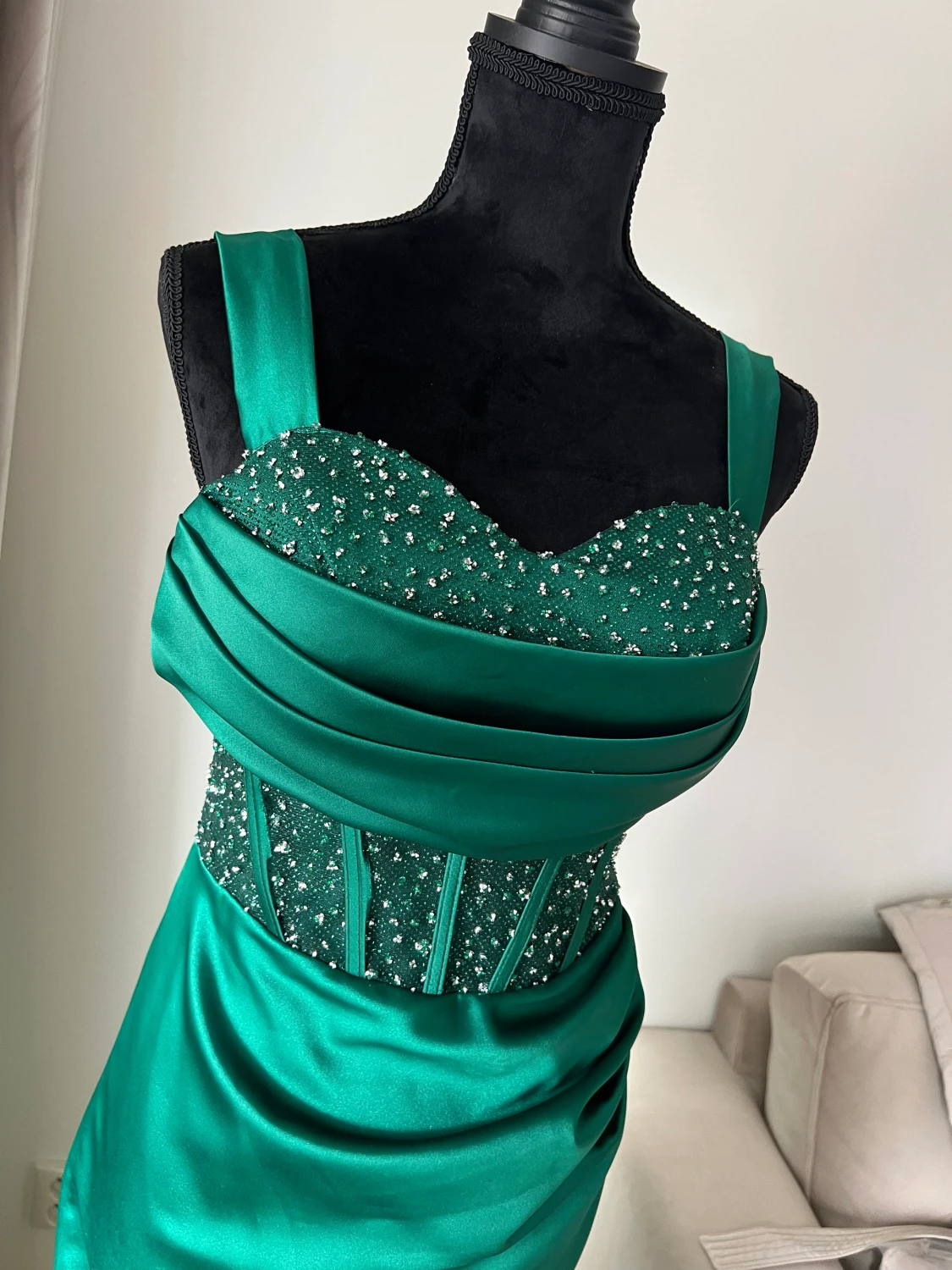 Smickrande grön festklänning  - 90