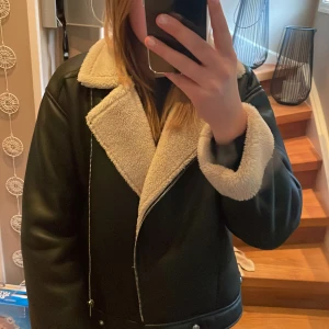 Skinnjacka💋 - Jättefin skinnjacka från zara💓Aldrig använd, pris: 400kr💗