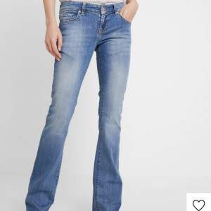 Säljer dessa assnygga jeans från ltb. Använda ett fåtal gånger, köparen står för frakt❤️