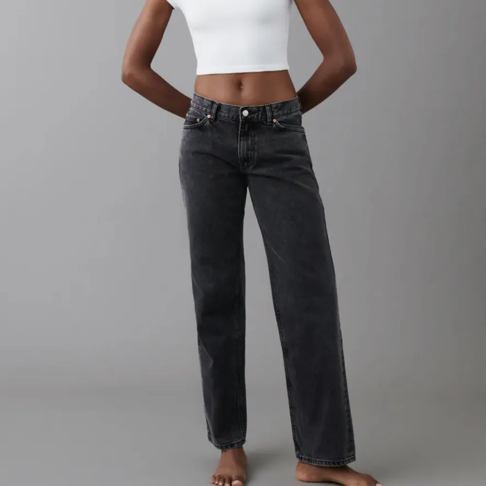 Säljer ett par svarta jeans från Gina Tricot, fint skick💕. Jeans & Byxor.