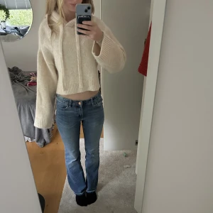 Stickad Hoddie  - Fin stickad hoddie från zara, använda få gånger.