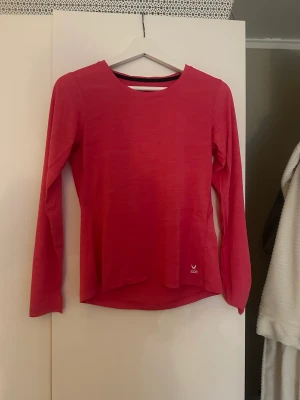 oanvänd träningströja - Tröningströja i nyskick! Råkade dra bort lappen och kunde därför ej lämna tillbaka🍁❤️‍🔥