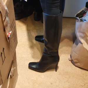 Oanvända stövlar - Så snygga oanvända stövlar från zara! För stora tyvärr så säljer! 