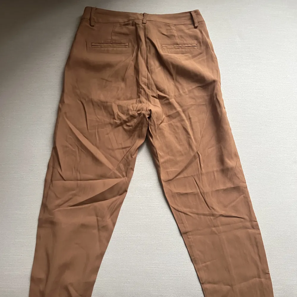 Helt nya chinos byxor från Carin Wester, stl 36 (s). Jeans & Byxor.