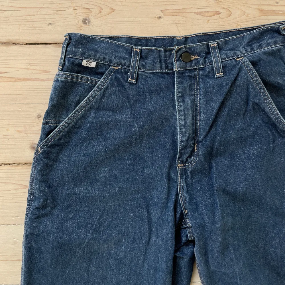 Vintage FR carhartt carpenters. Liten fläck på högra låret, typ mode nuförtiden dock.. FR = Fire Resistant  . Jeans & Byxor.