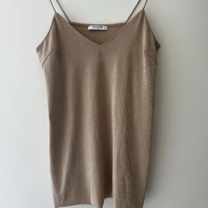 Linne - Linne med väldigt fint fall. Lite tjockare i materialet 