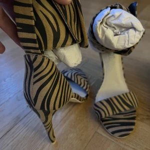 Skor nyskick - Endast provade en gång, storlek 37