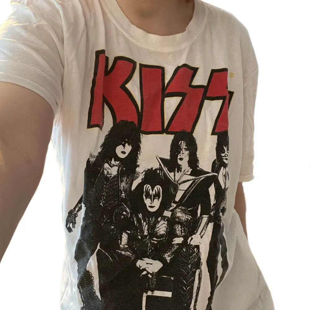 Limited Edition Kiss Kruise tröja köpt på world tour sommaren 2022. T-shirts.