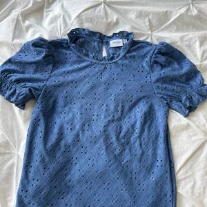 Superfin tröja från vila! Köpt något år sedan men använd ett fåtal gånger💕(köpt för 300 kr)