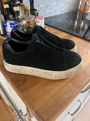 Eytys  - Säljer mina älskade eytys som är använda ganska varsamt och fortfarande är i fint skick 💕 box medföljer 