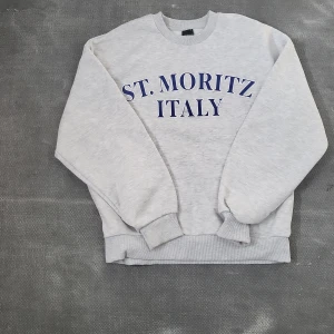 Gina tröja - En Gina tröja som är svin mjuk o skön men aldrig använde storlek S-M 