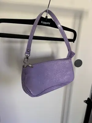 Lila handväska från SHEIN 