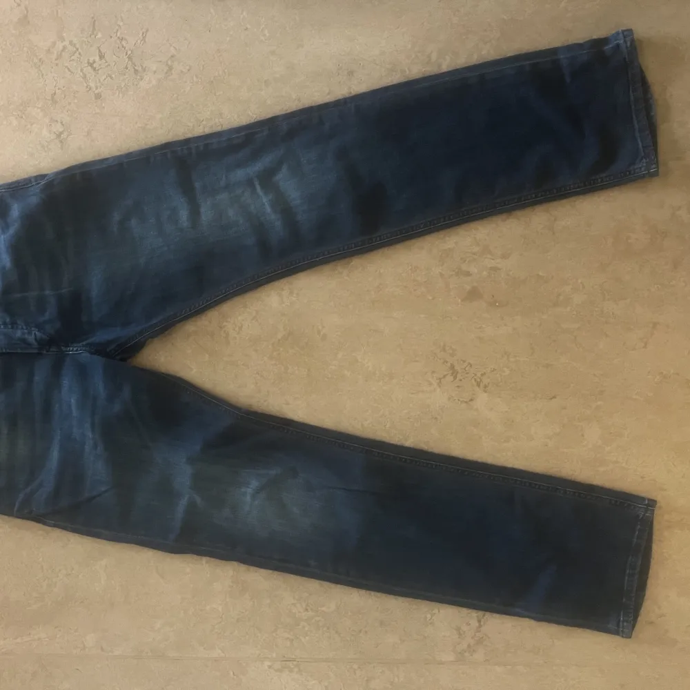 Lågmidjade jeans från märket diesel, köpt second hand. Jätte fina och fräscha❤️‍🔥W30 L32  Säljer för 300 kr💕. Jeans & Byxor.