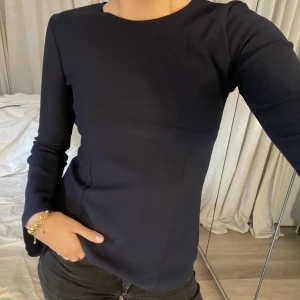 ZARA topp - Superfin långärmad! Köparen står för frakten!💕💕