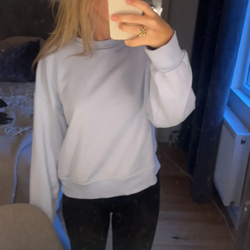 Ljusblå sweatshirt från hm💙. Tröjor & Koftor.
