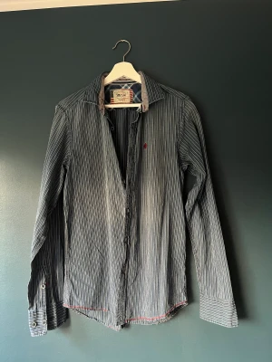 Skorta, blårandig  - En blårandig skjorta från mcs. Storlek M i ett bra skick. 