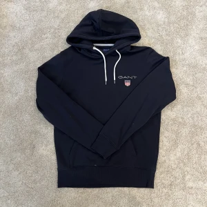 Gant Hoodie - Tröjan är aldrig använd. Mjukt material inuti.