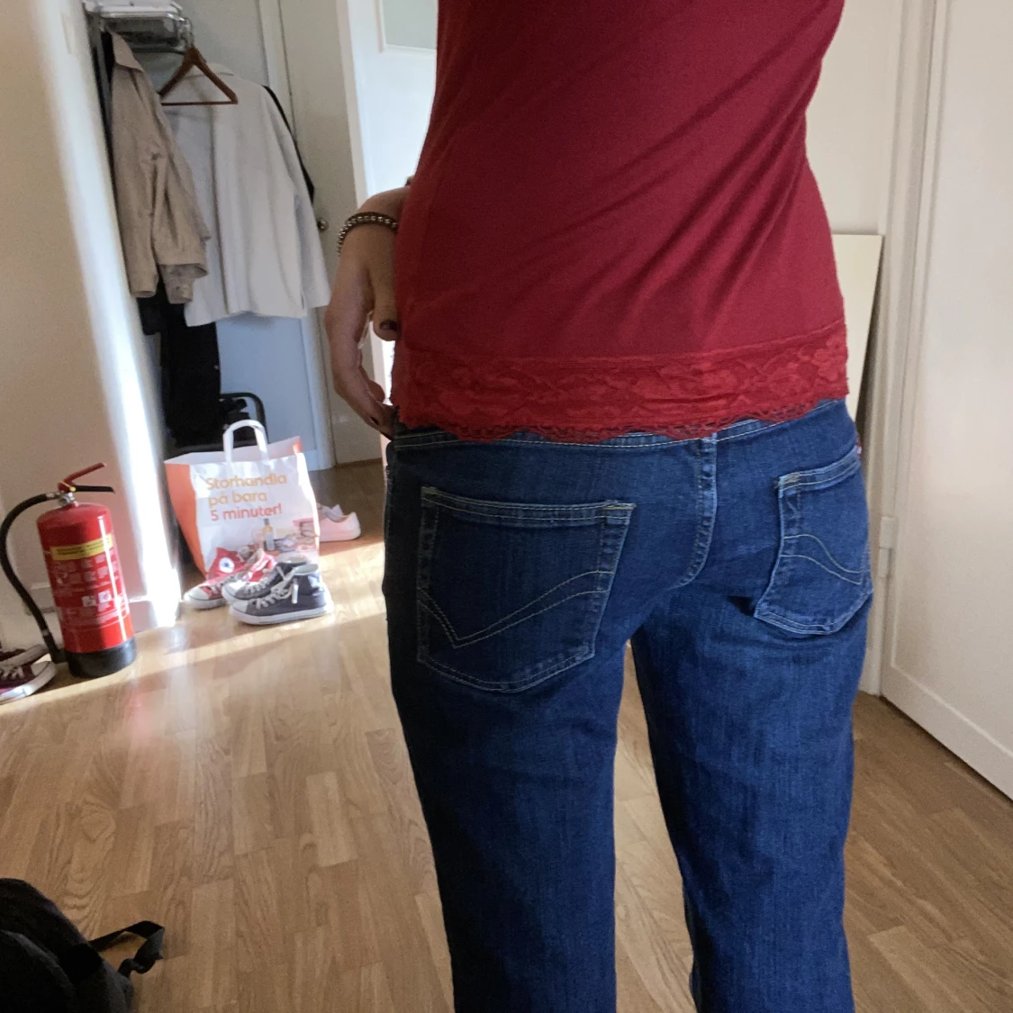 Mörkblåa bootcut jeans - 90