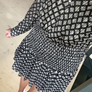 Klänning  - Så fin, aldrig använd prislappen kvar! Köpte för 400