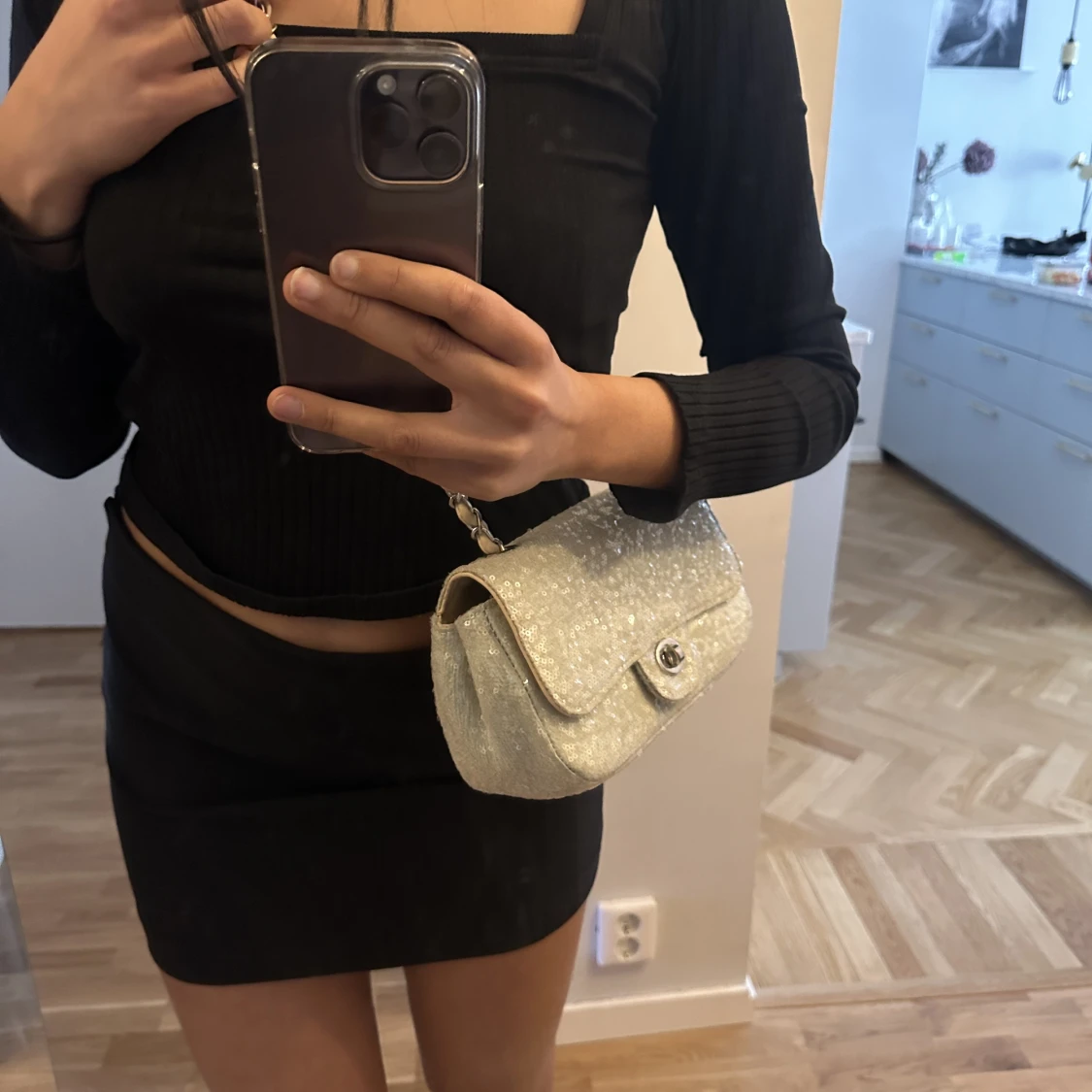 Paljettväska- axelremsväska