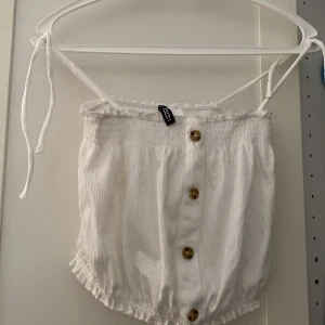 Linne från hm - Jätte gulligt linne men inte riktigt min stil, Storlek S men stretchig och har justerbara band, 85kr + frakt